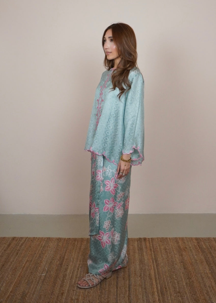 Mekar : Qayla in Tiffany