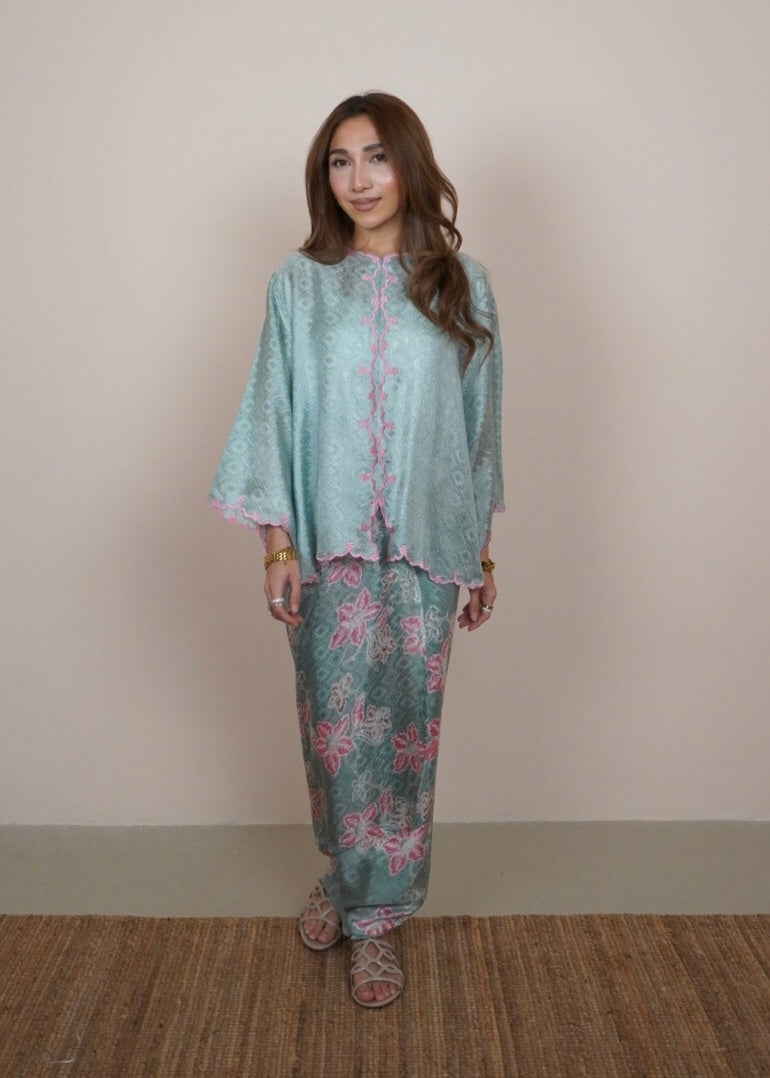 Mekar : Qayla in Tiffany