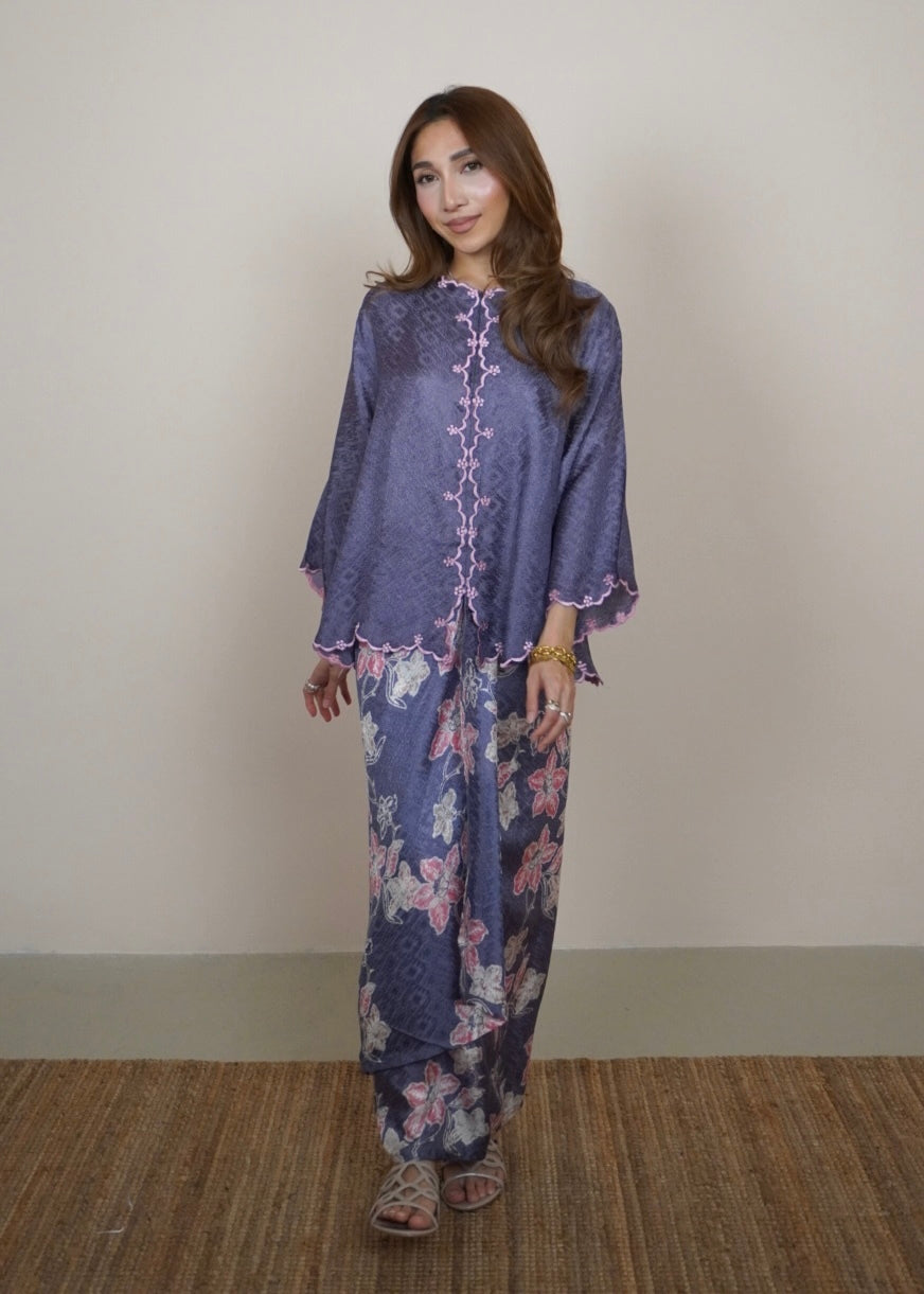Mekar : Qayla in Purple Haze