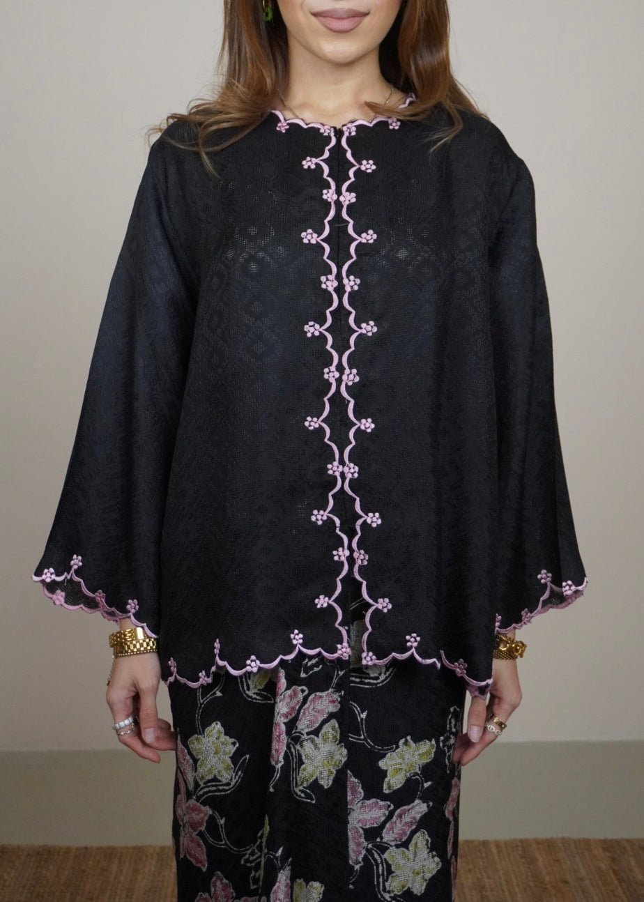 Mekar : Qayla in Black Berry