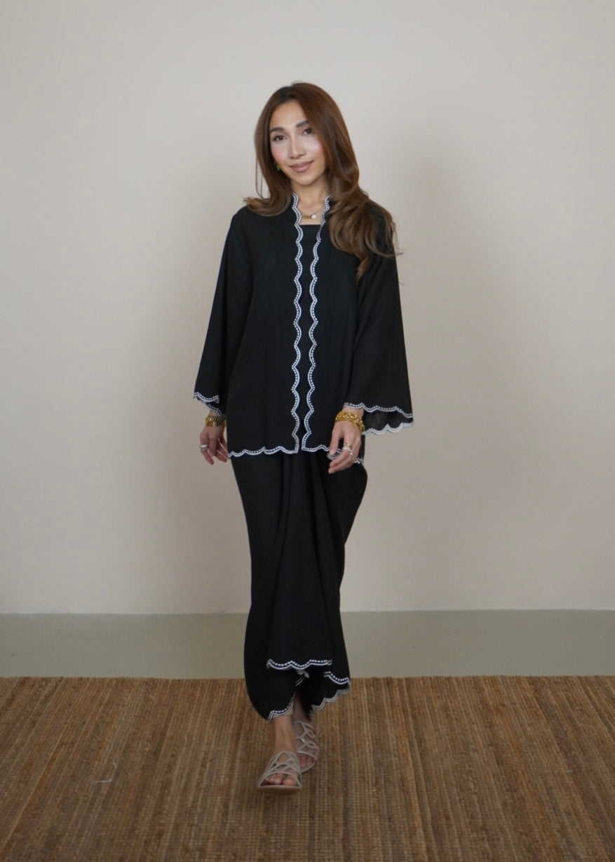 Embun Kuntum in Black