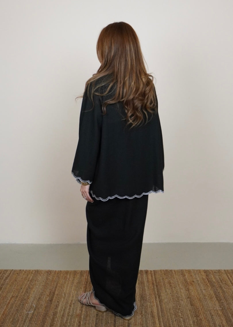Embun Kuntum in Black