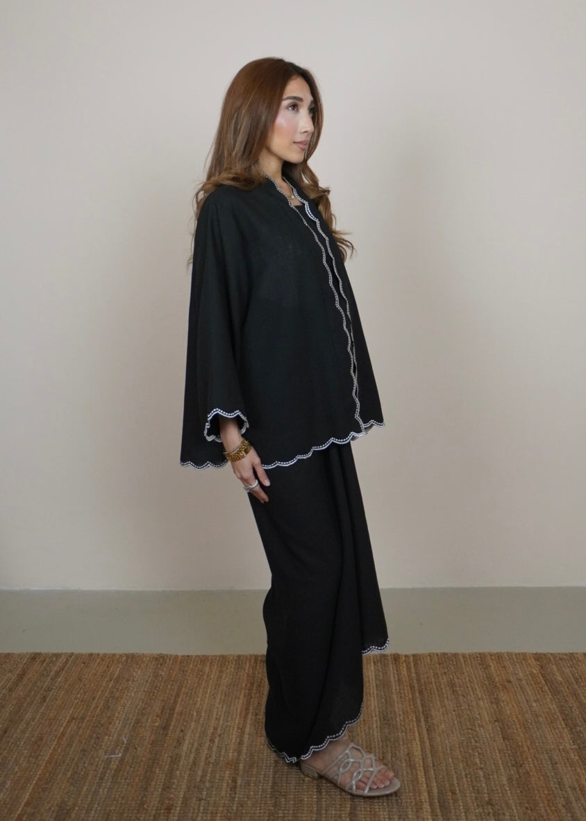 Embun Kuntum in Black