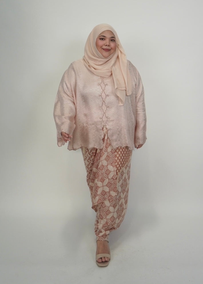 Qayla Plus in Rose Petal