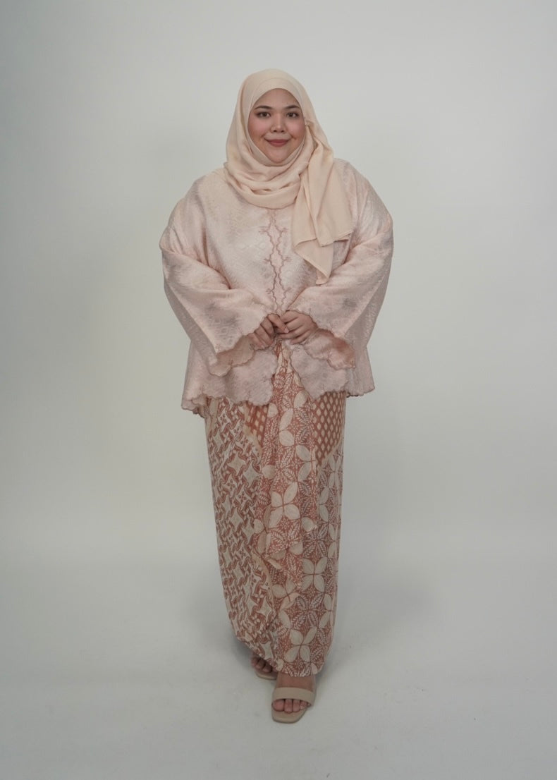 Qayla Plus in Rose Petal