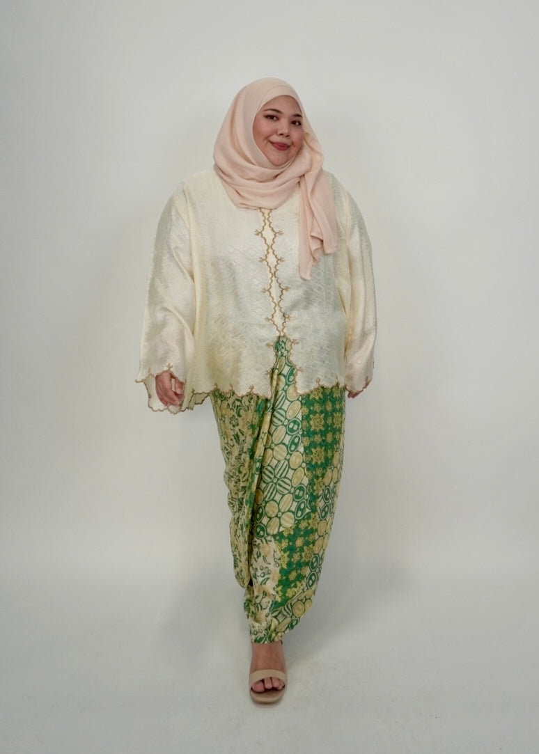 Qayla Plus in Daffodil