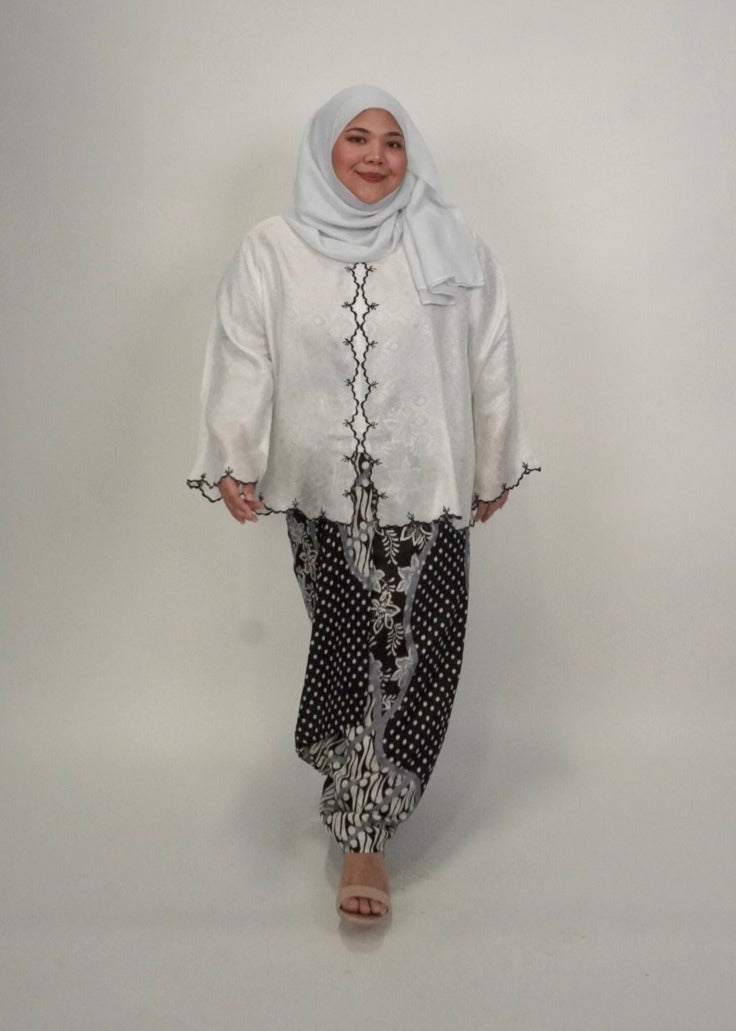 Qayla Plus in White