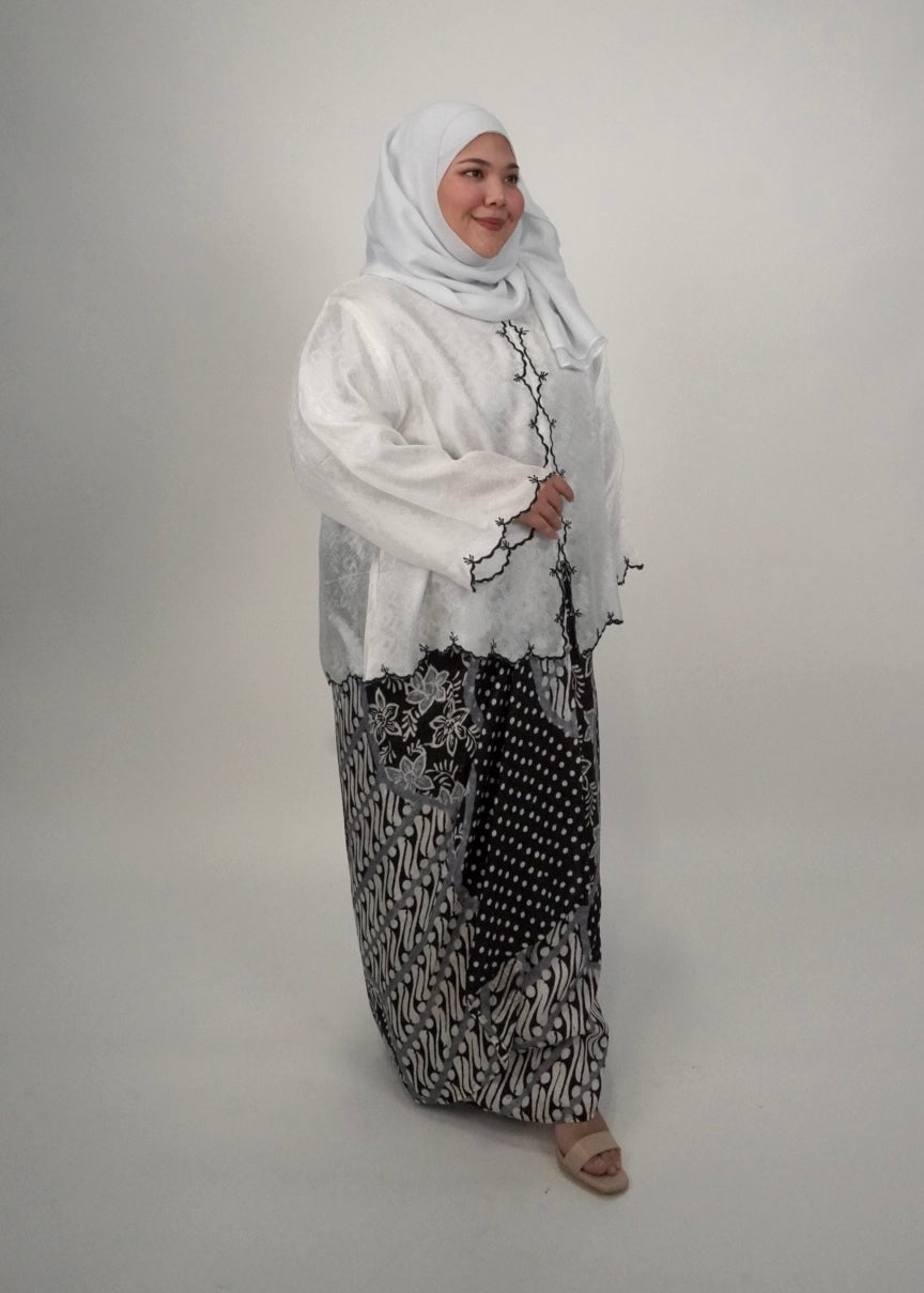 Qayla Plus in White