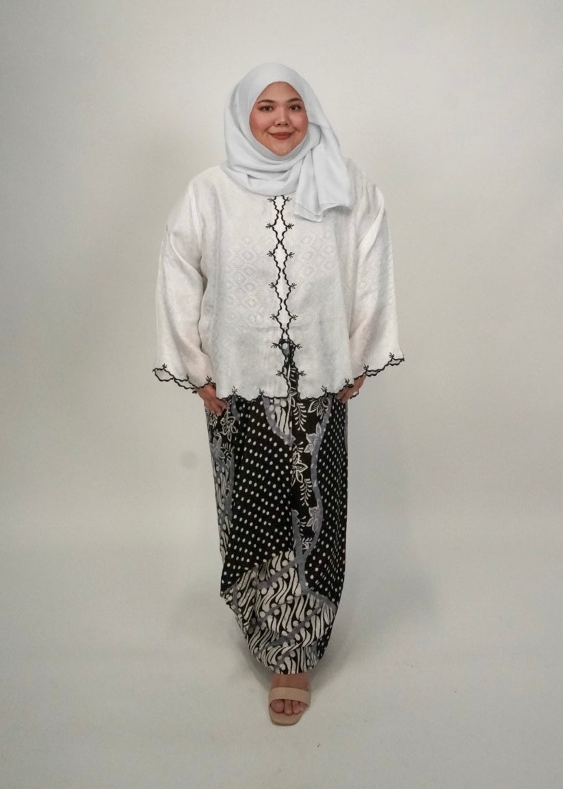 Qayla Plus in White