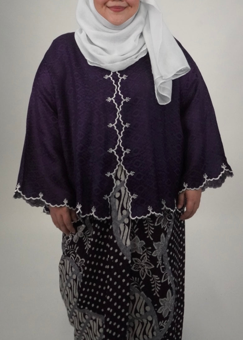 Qayla Plus in Prune