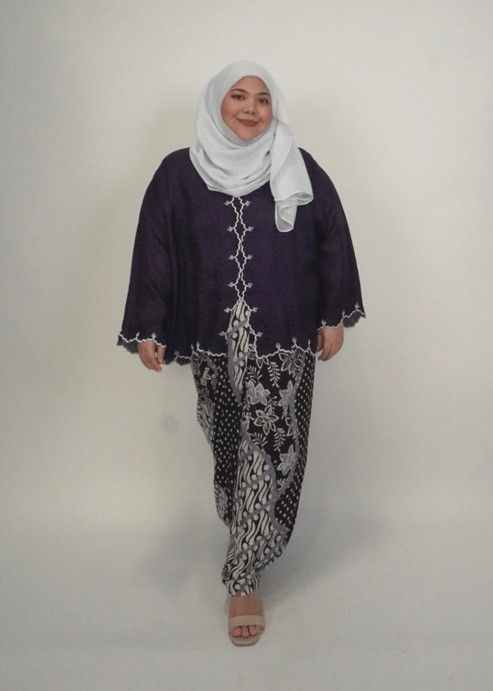 Qayla Plus in Prune