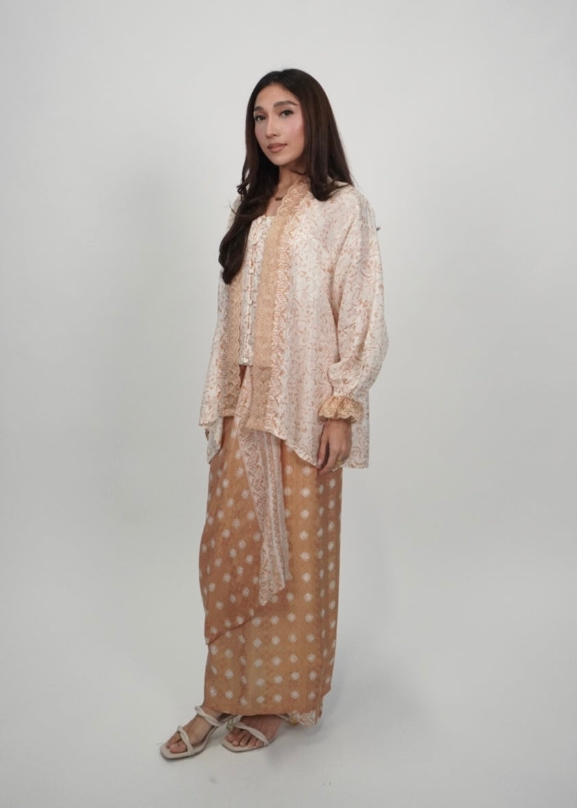 Qisya in Peach Puff