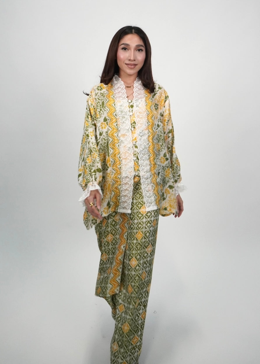 Qisya in Lemon