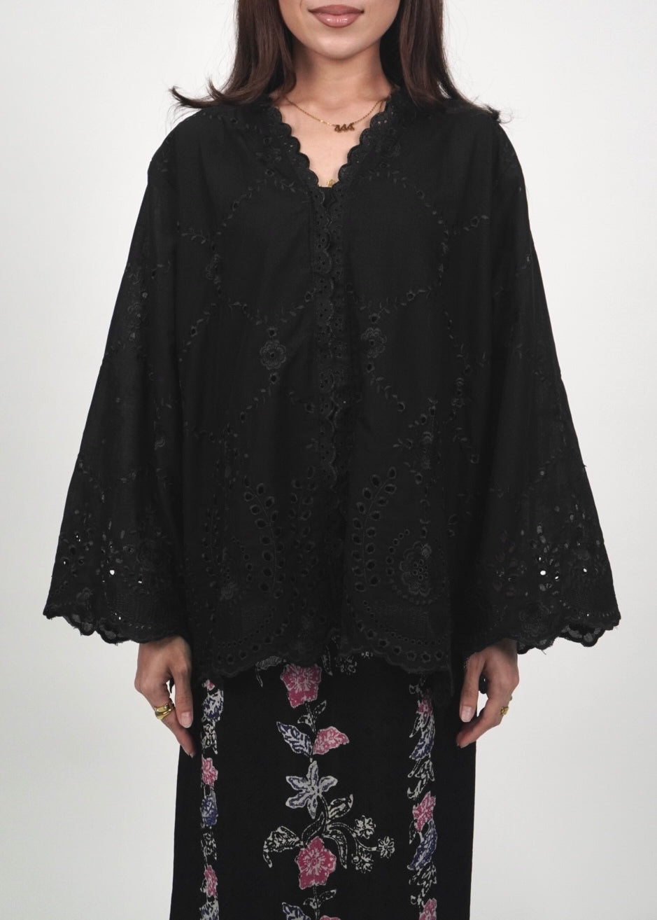Qaisara: Blooms in Berry