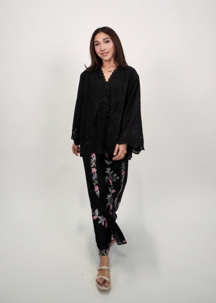 Qaisara: Blooms in Berry