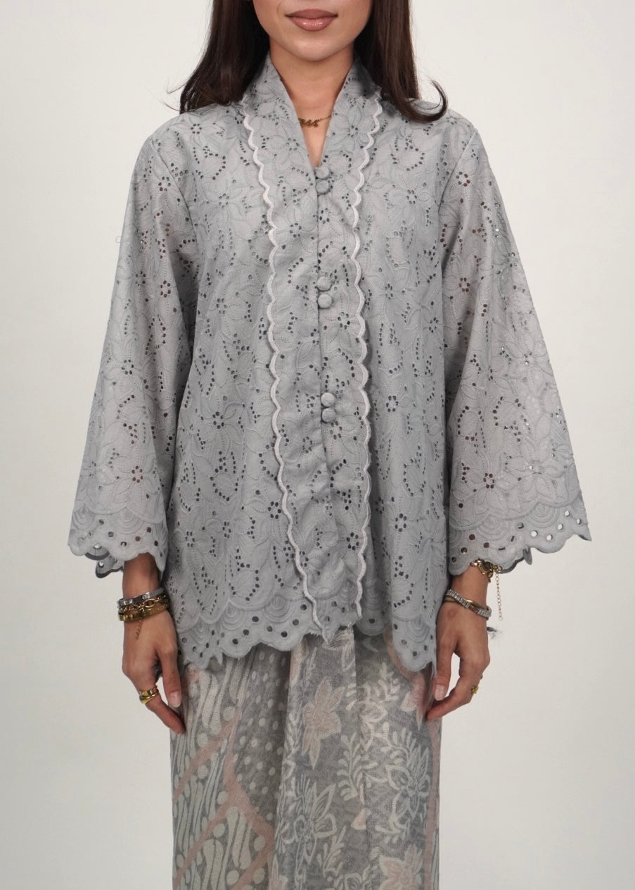 Qaseh Liris in Frost Grey