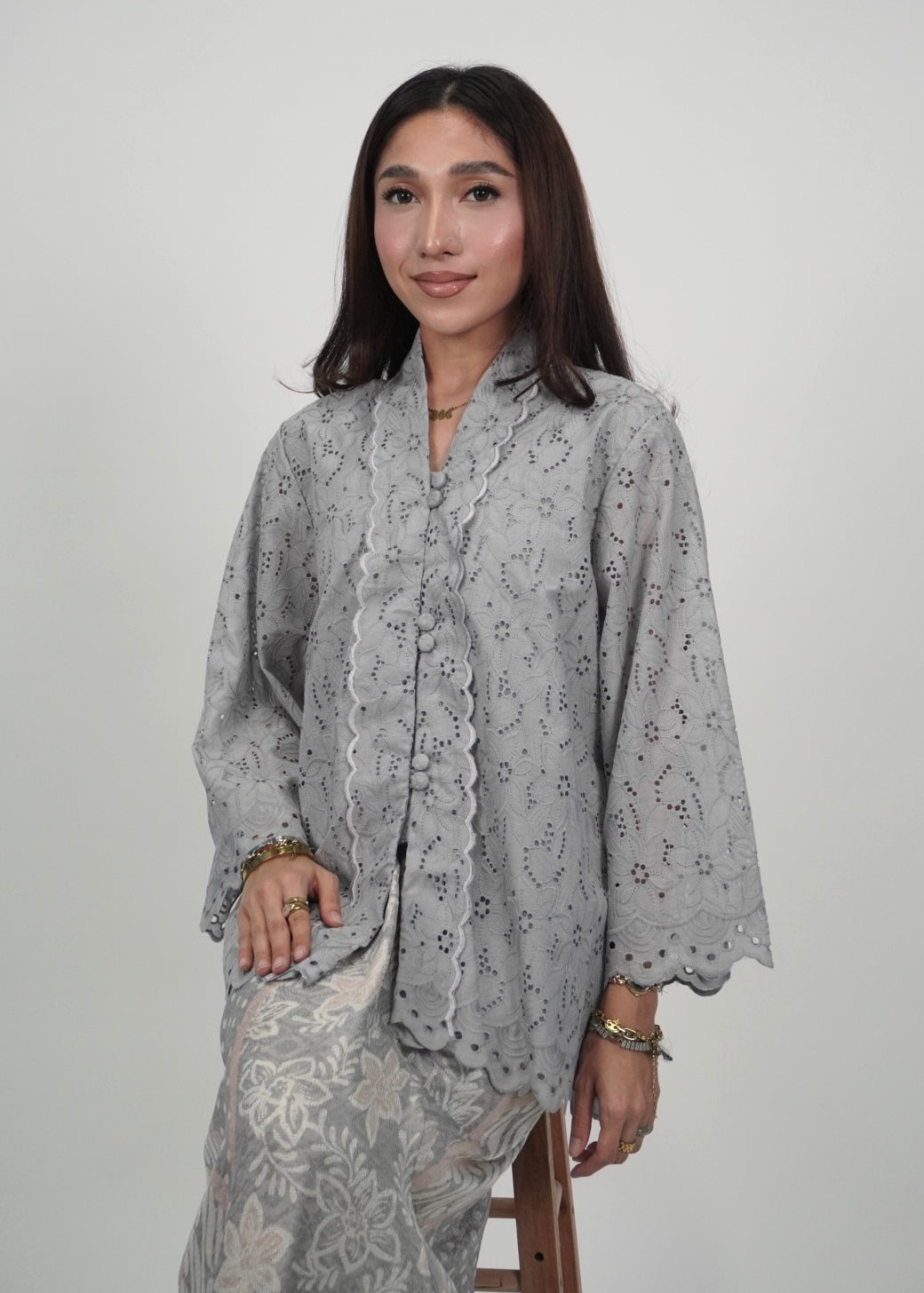 Qaseh Liris in Frost Grey
