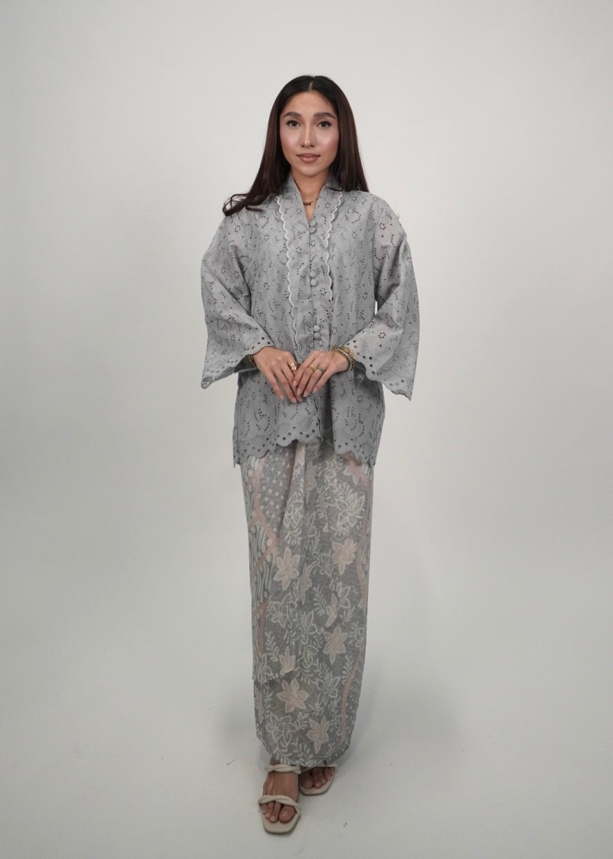 Qaseh Liris in Frost Grey