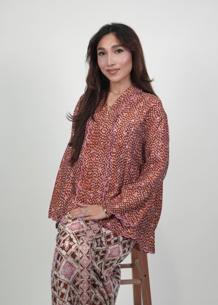 Qaseh in Brick Red