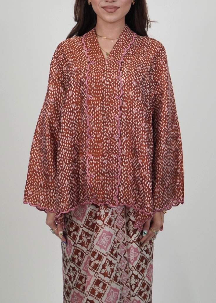Qaseh in Brick Red