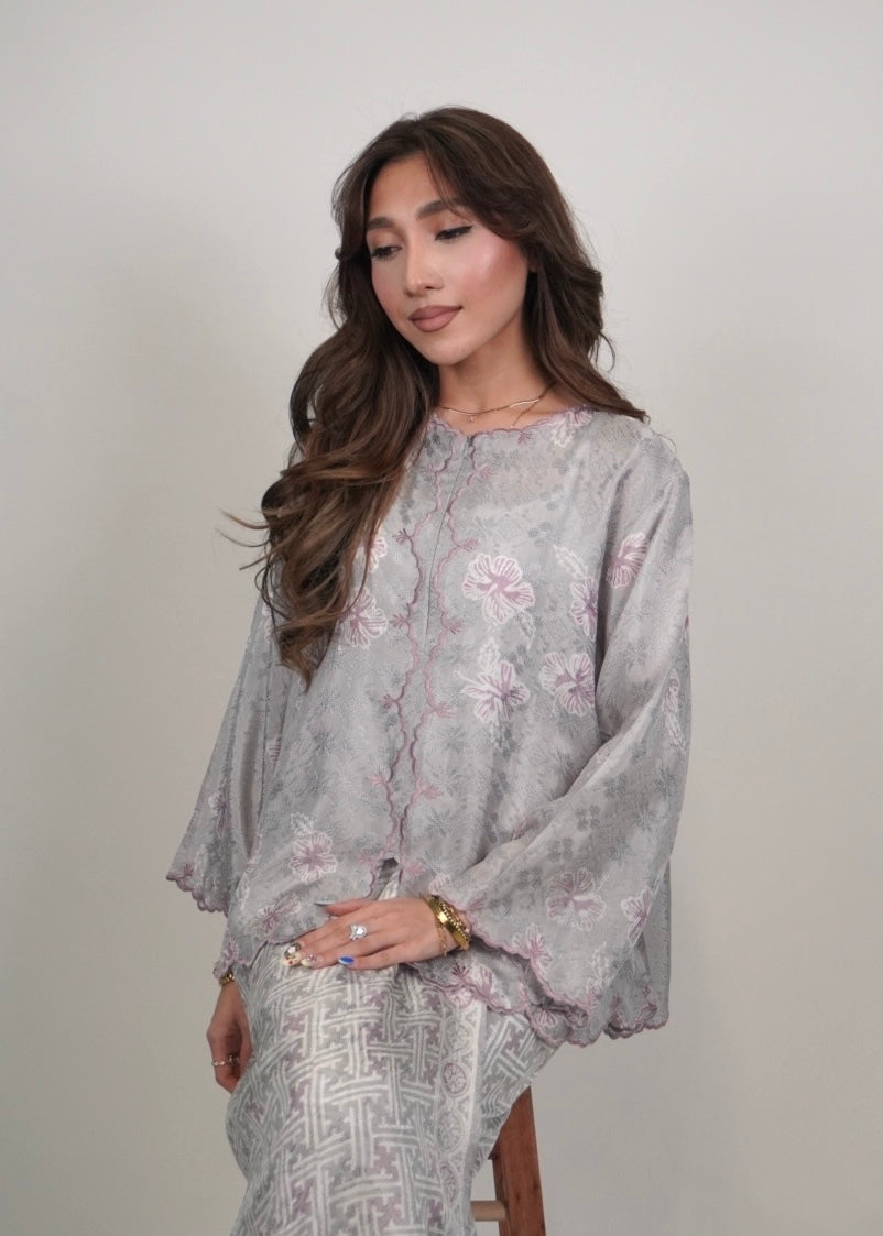 Qayla Hibiscus in Silver Blush
