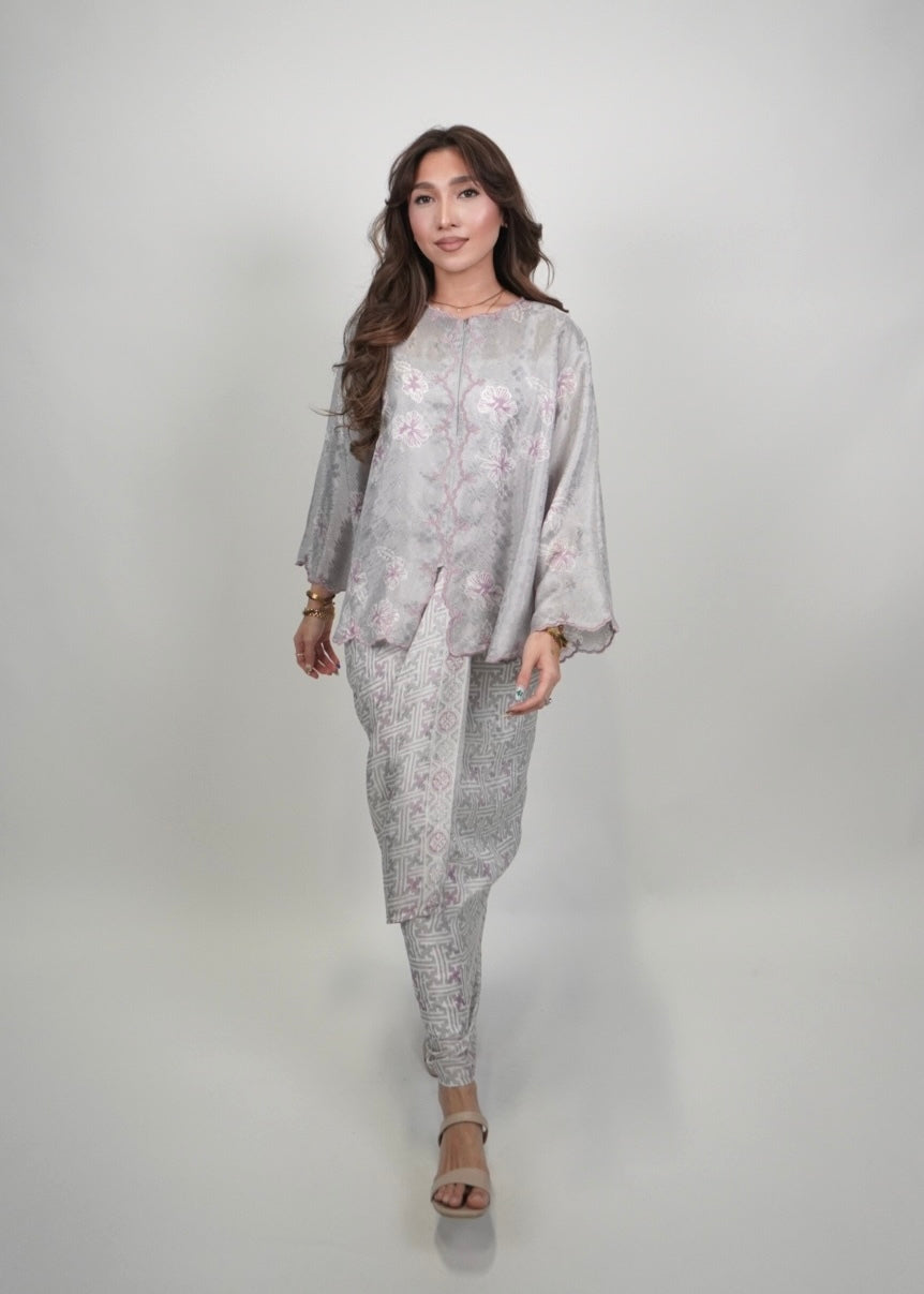 Qayla Hibiscus in Silver Blush