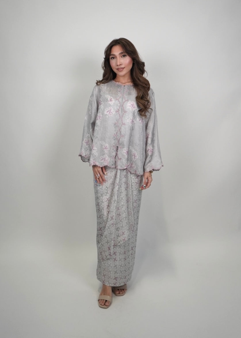 Qayla Hibiscus in Silver Blush