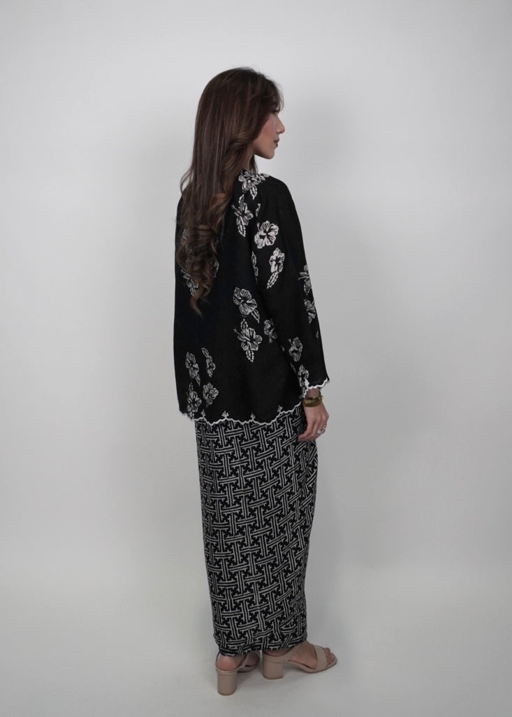 Qayla Hibiscus in Black