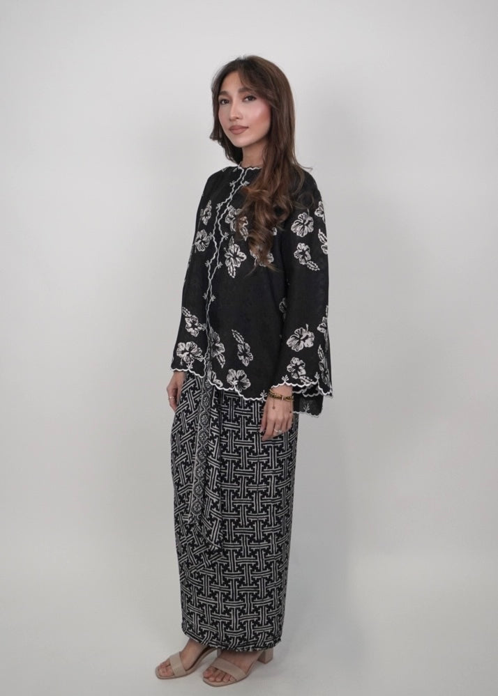 Qayla Hibiscus in Black