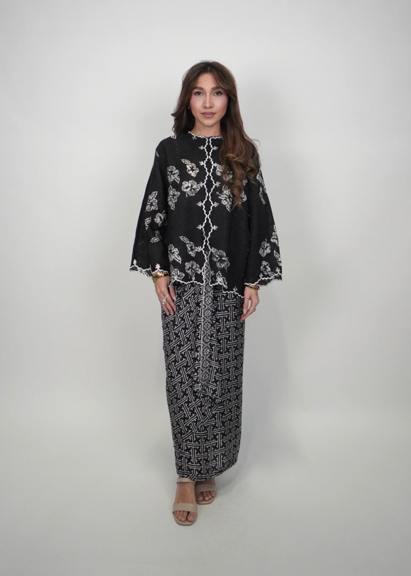 Qayla Hibiscus in Black