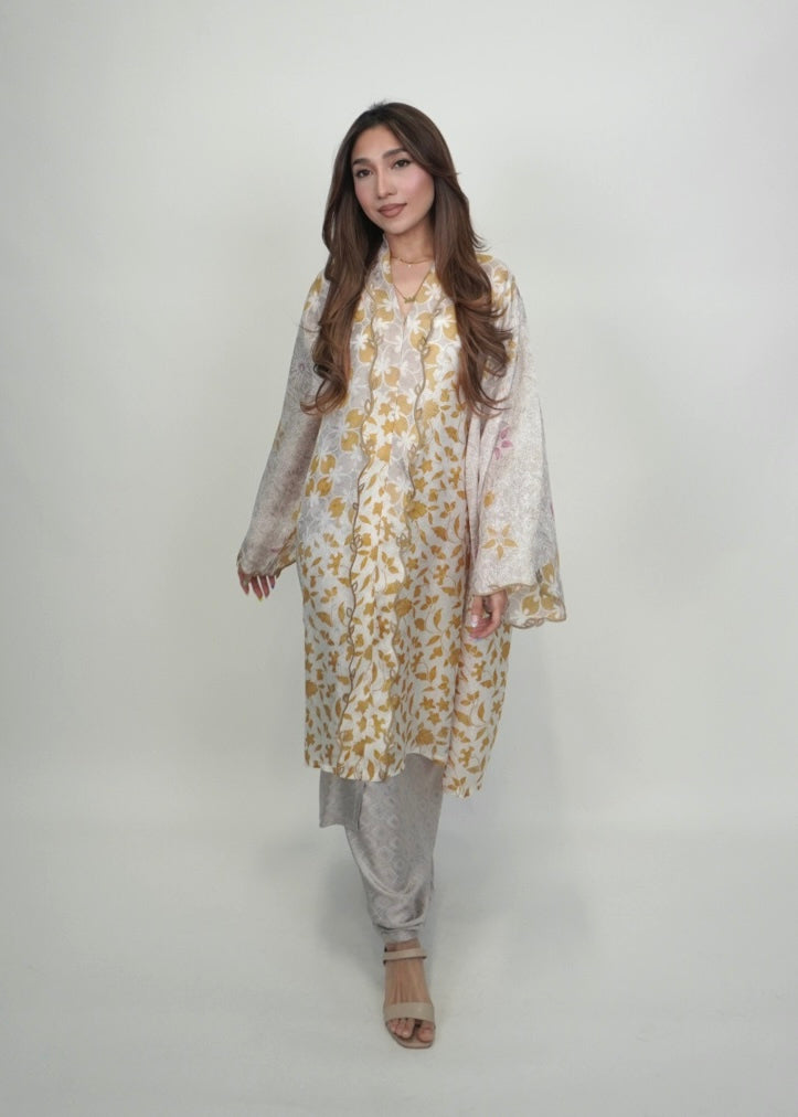 Qaseh Long in Glimmer