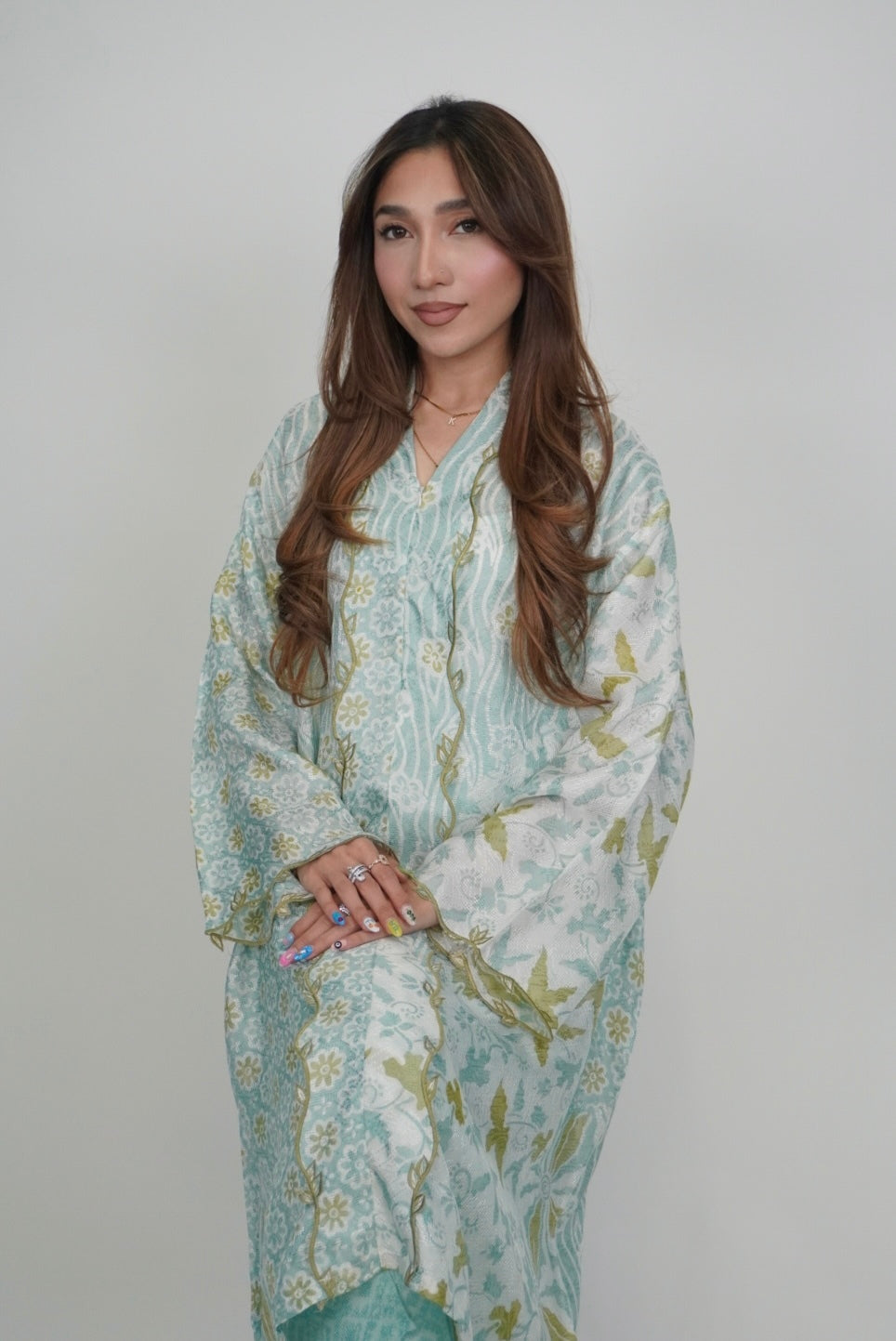 Qaseh Long in Mint