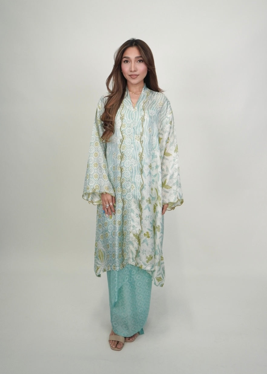 Qaseh Long in Mint