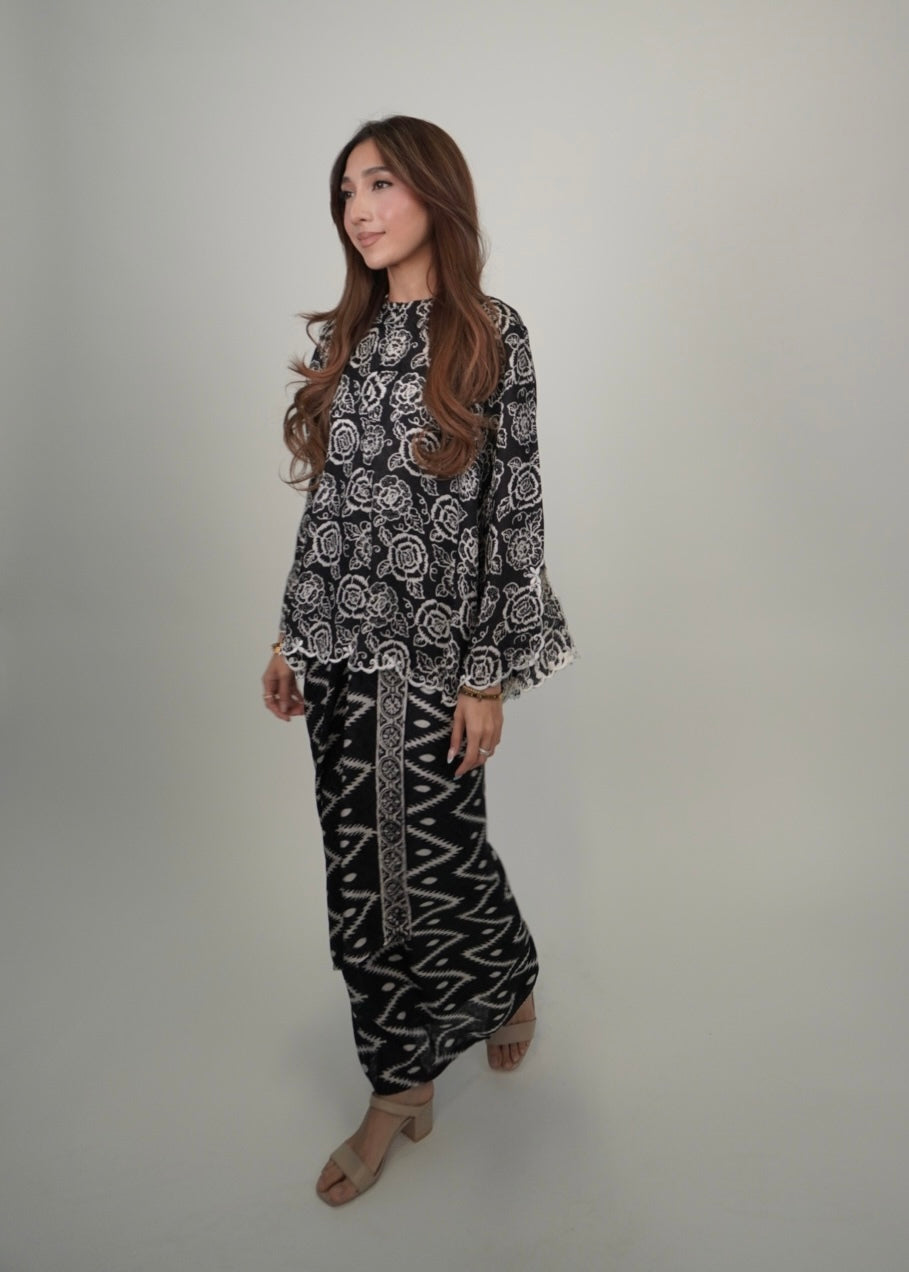 Chinta in Black