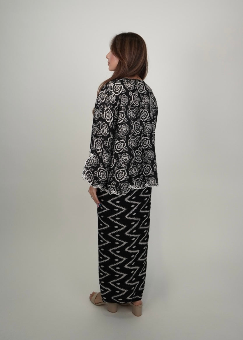Chinta in Black