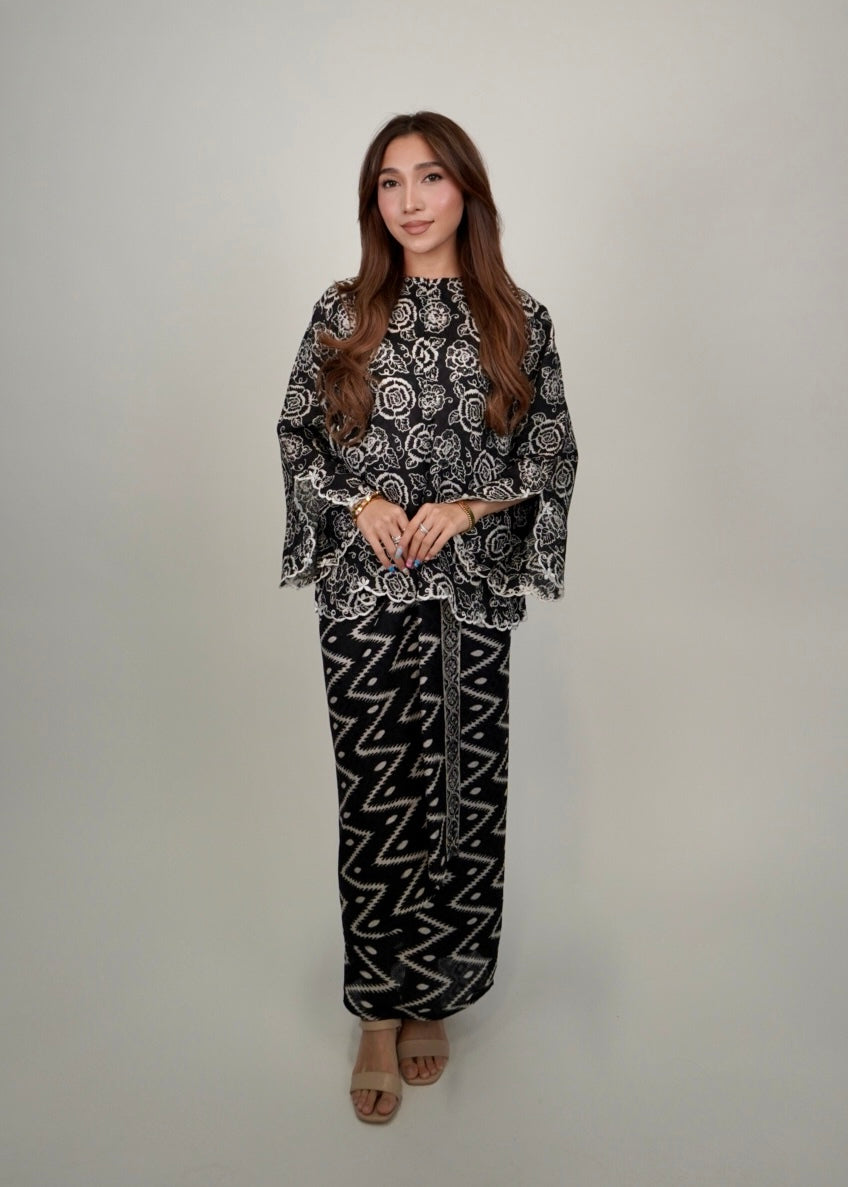 Chinta in Black