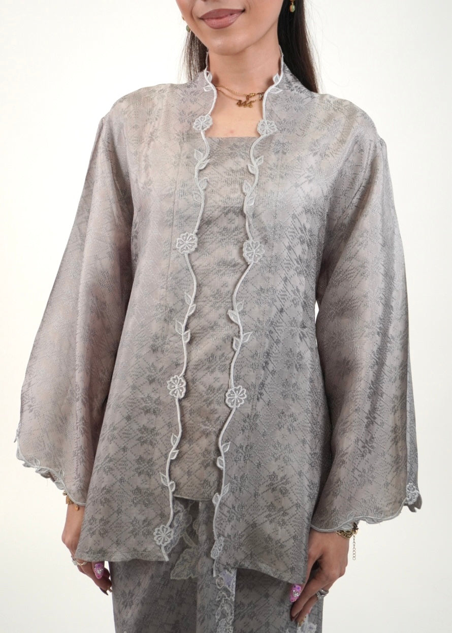 Ikat Kuntum in Grey