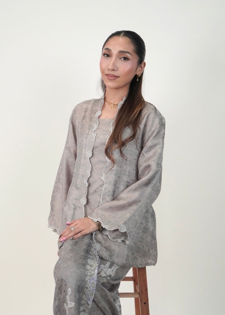 Ikat Kuntum in Grey