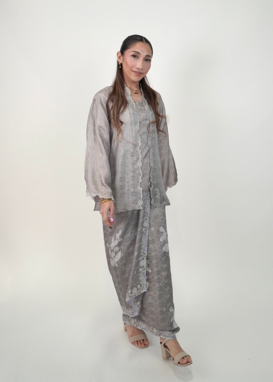 Ikat Kuntum in Grey