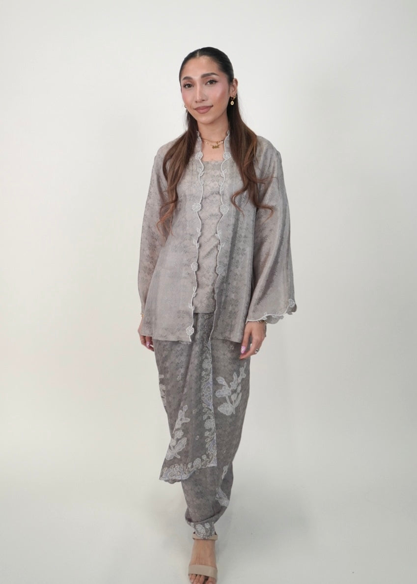 Ikat Kuntum in Grey