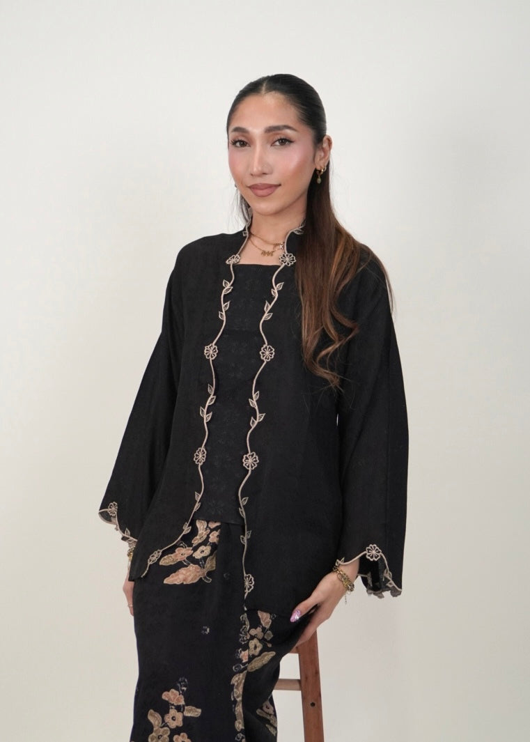 Ikat Kuntum in Black