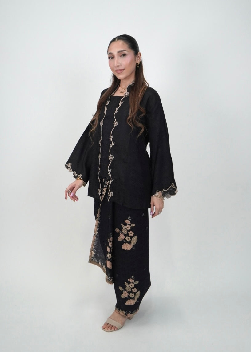 Ikat Kuntum in Black