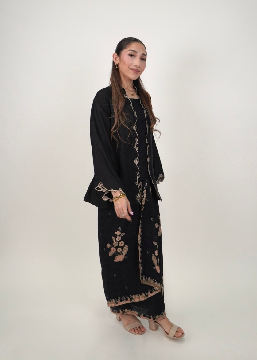 Ikat Kuntum in Black