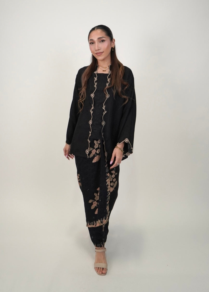 Ikat Kuntum in Black