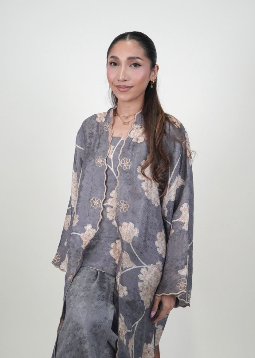 Kuntum Long in Ash Grey