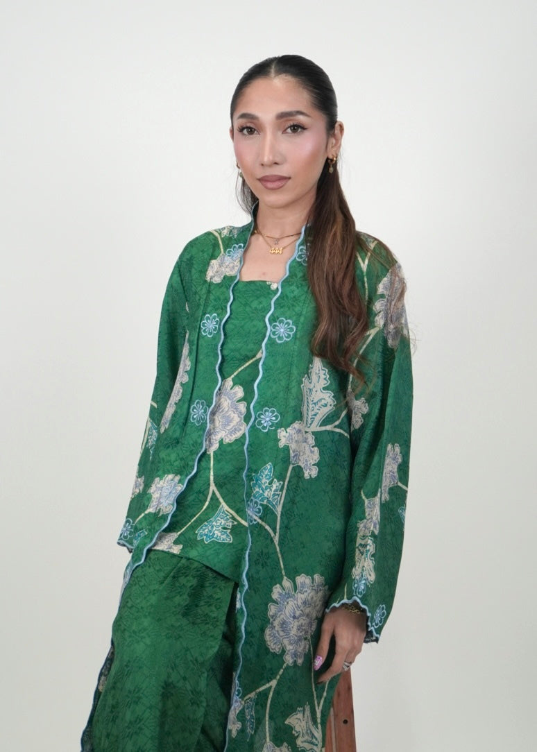 Kuntum Long in Emerald