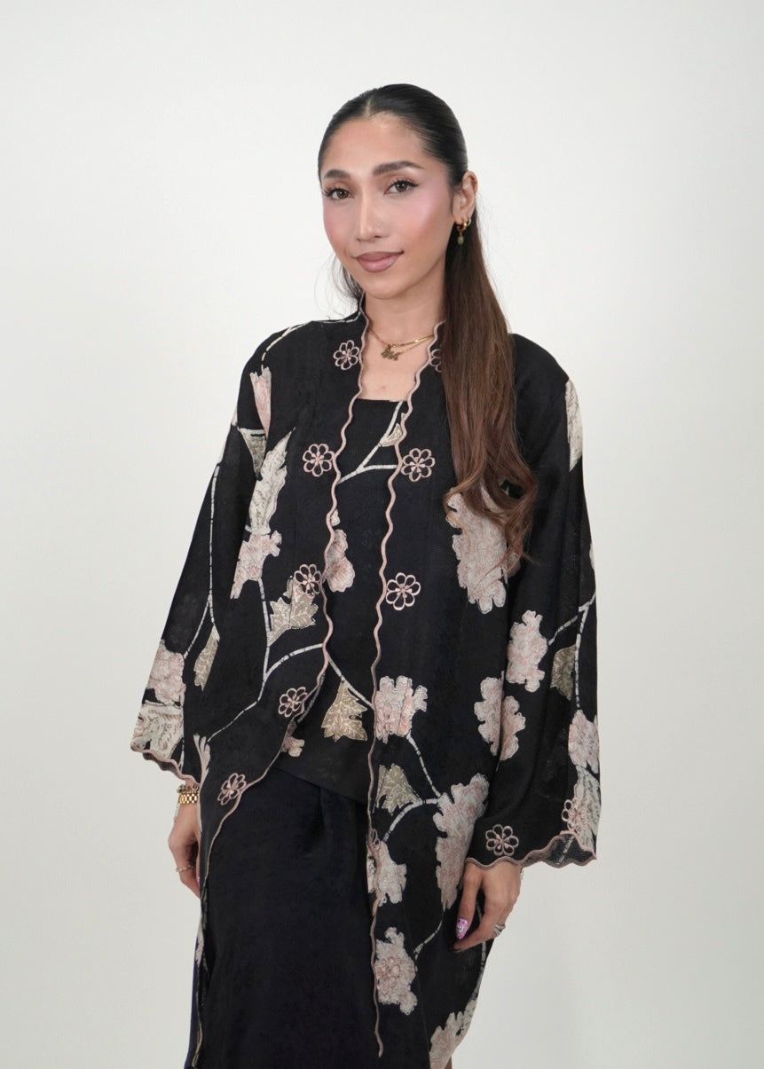Kuntum Long in Black