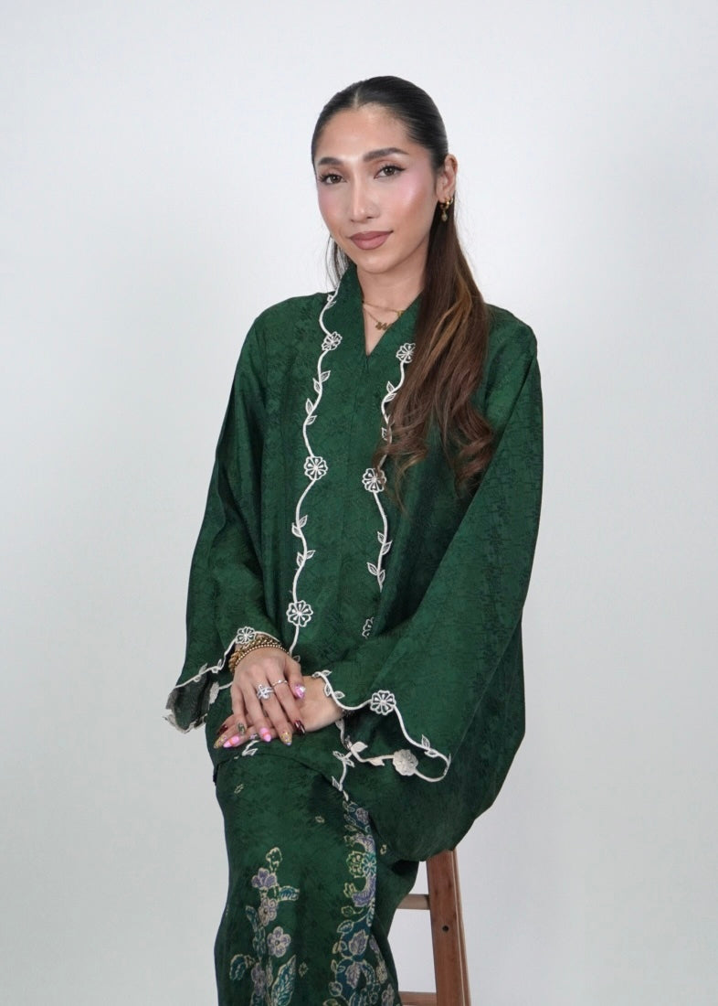 Qaseh in Dark Green