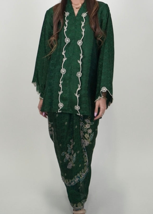 Qaseh in Dark Green
