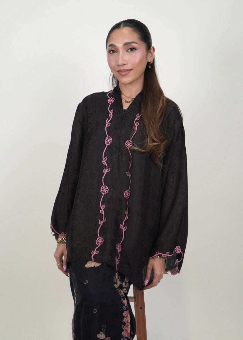 Qaseh in Black Rose